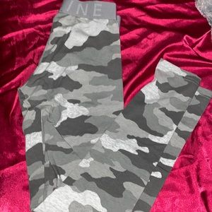 Grey Camo offline Logo Leggings